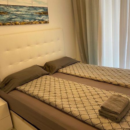 Apartment Deluxe Clara Sea Senses 또레비에하 외부 사진