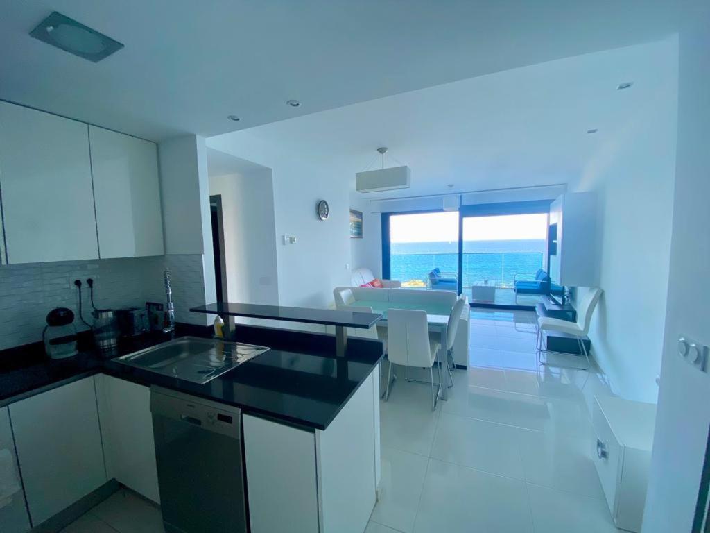 Apartment Deluxe Clara Sea Senses 또레비에하 외부 사진
