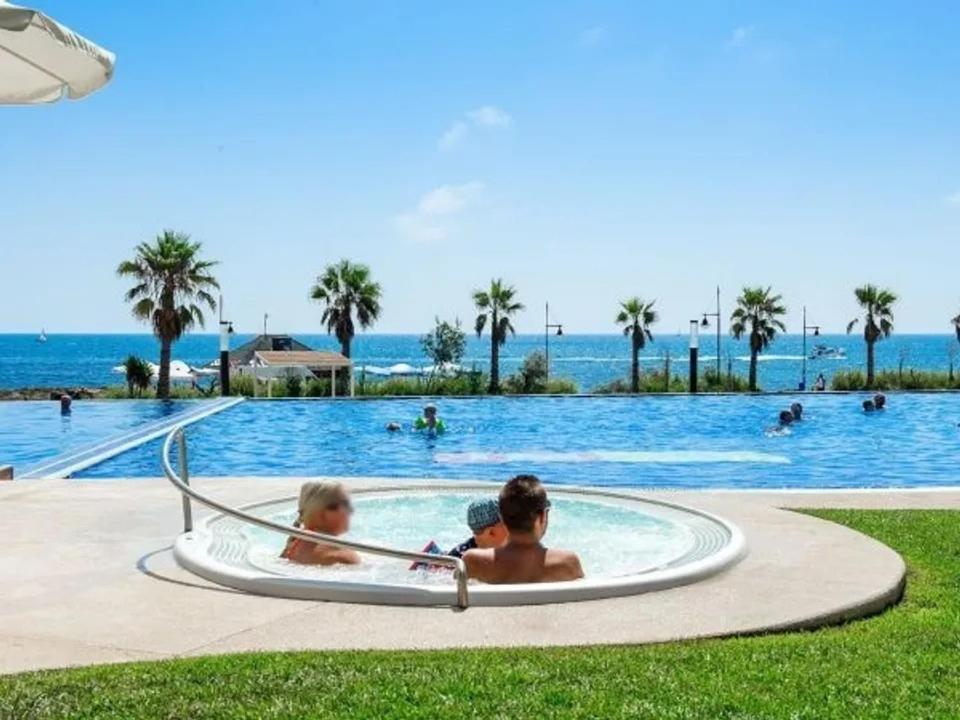 Apartment Deluxe Clara Sea Senses 또레비에하 외부 사진