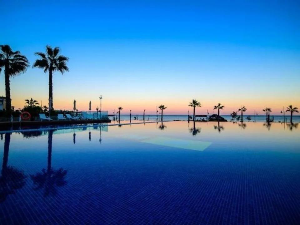 Apartment Deluxe Clara Sea Senses 또레비에하 외부 사진